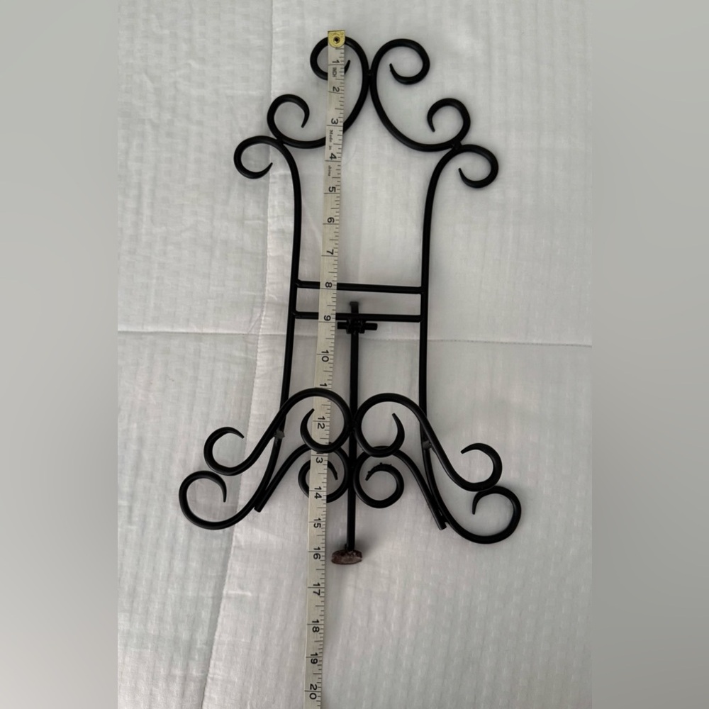 Elegant Black Metal easel Display Stand - Picture 9 of 11